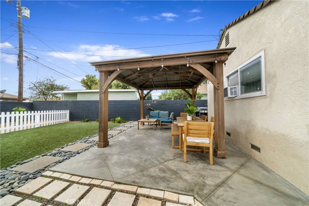 County - Los Angeles, CA 90061,366 E Piru ST