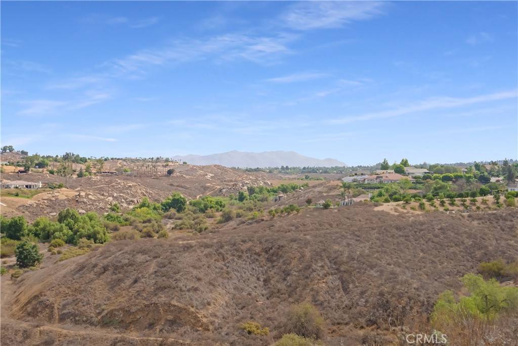 Riverside, CA 92506,2143 Whistler WAY