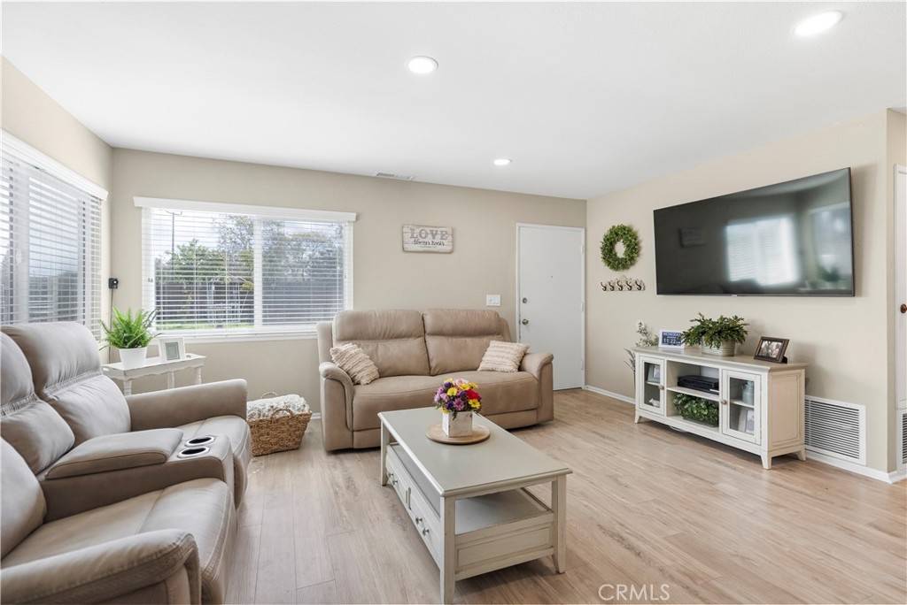 Corona, CA 92882,1209 Hampton CIR