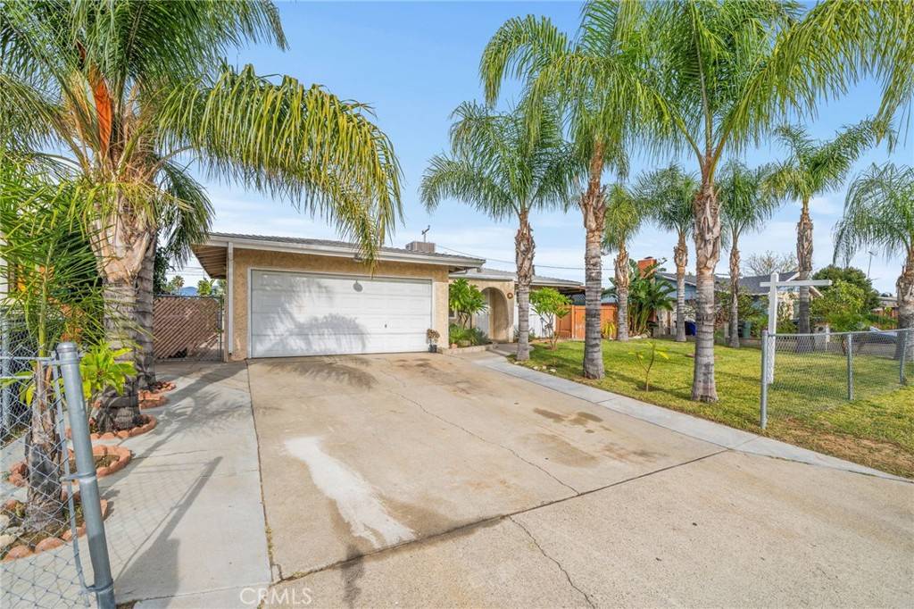 Rialto, CA 92376,618 E Glen Oak ST