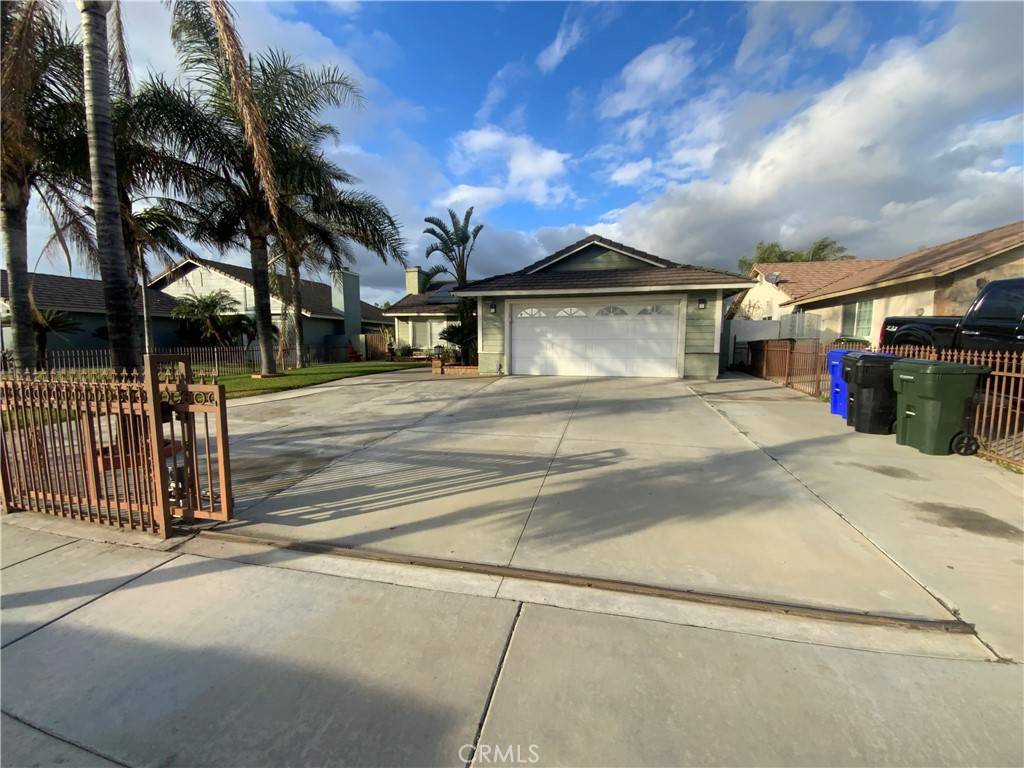 Fontana, CA 92335,14940 Manzanita DR