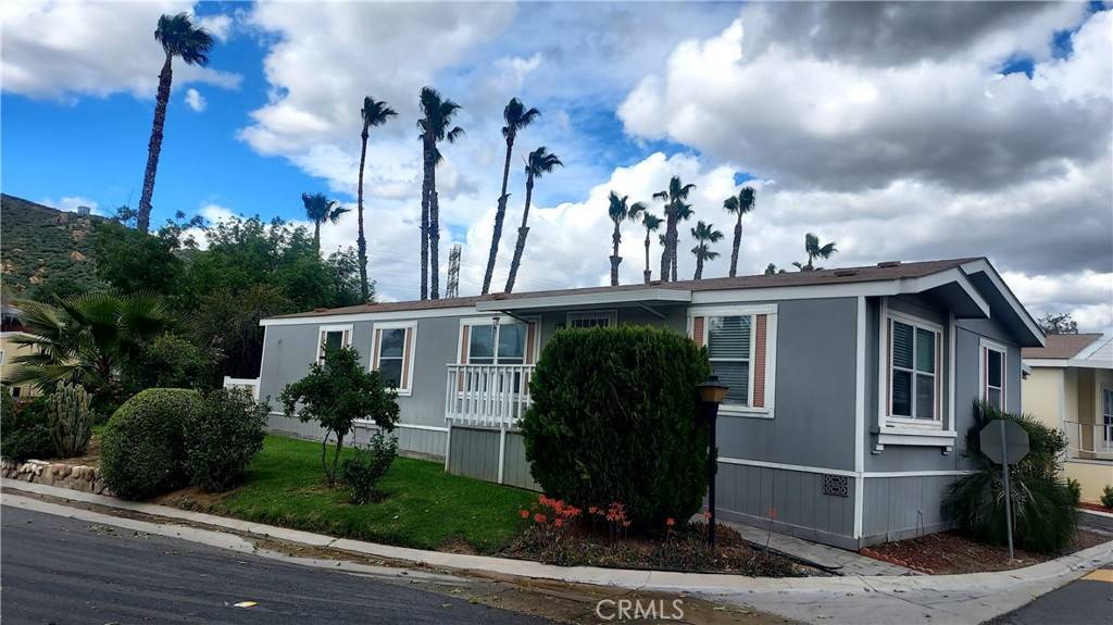 Colton, CA 92324,2851 S La Cadena #123 DR #123