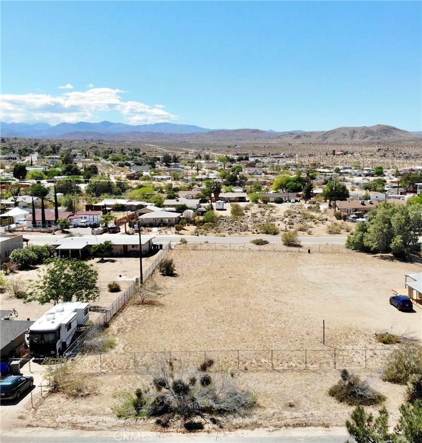 Joshua Tree, CA 92252,61956 Mountain View CIR