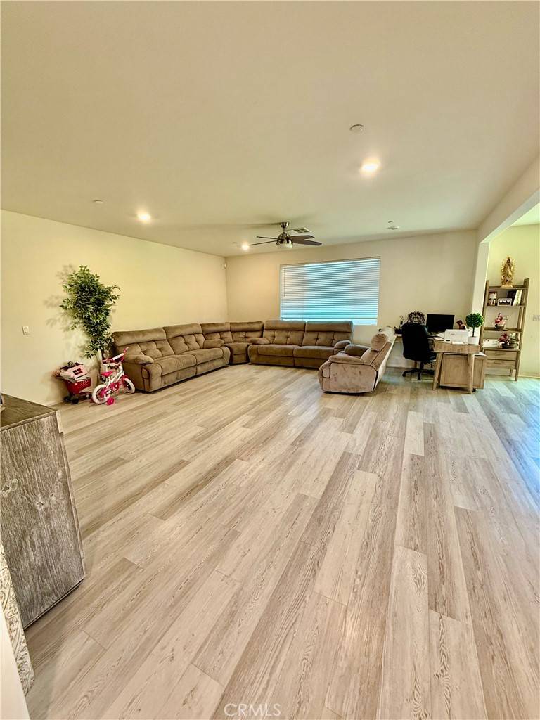 5144 Godinez DR Fontana, CA 92336