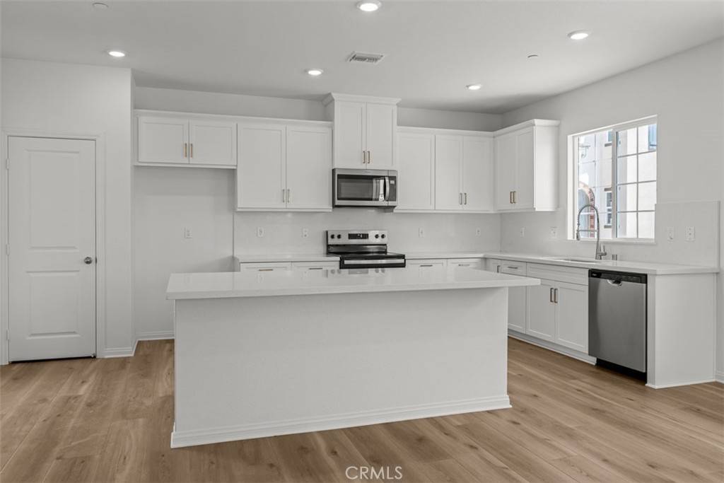 Chino, CA 91708,16031 Cochise CT