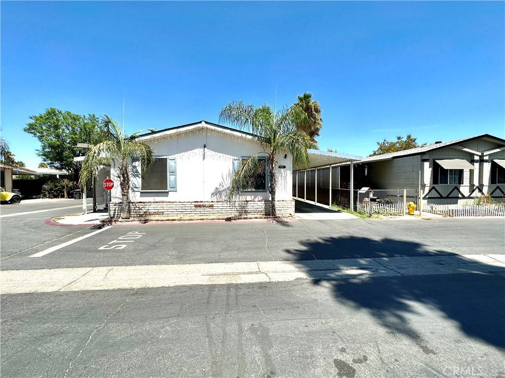 Hemet, CA 92543,1097 State #542