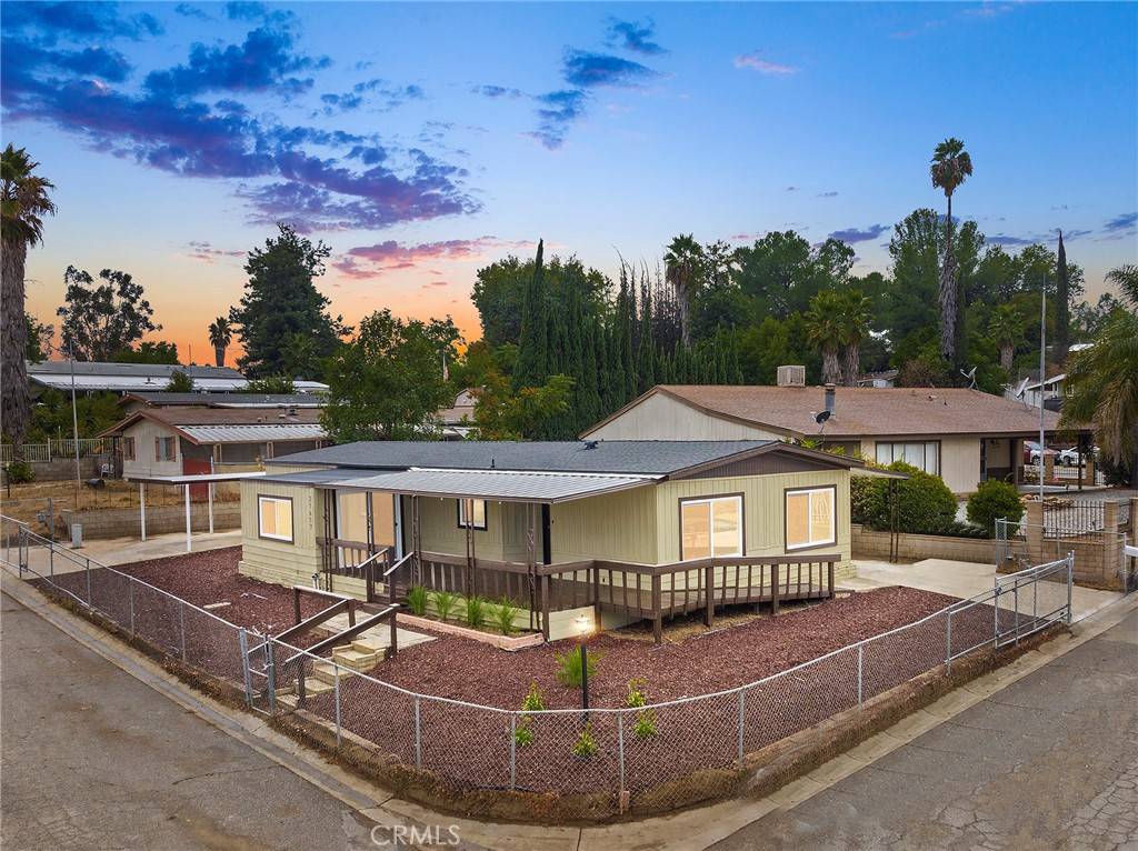 Perris, CA 92570,21617 Oak ST