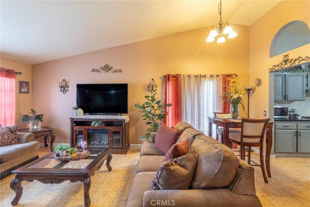 Adelanto, CA 92301,11039 Villa ST