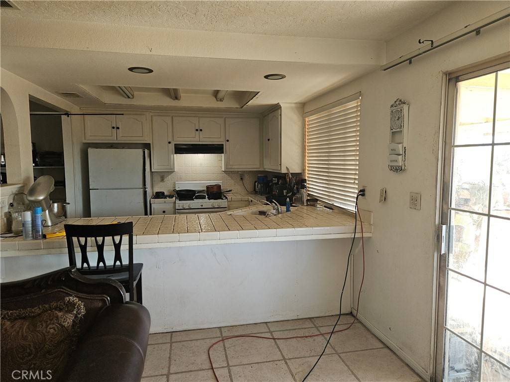 Hesperia, CA 92345,16709 Deodar ST