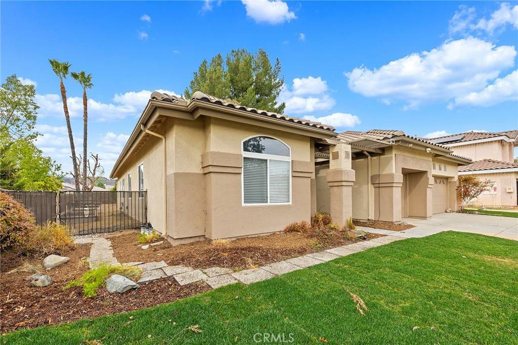 Murrieta, CA 92562,23335 Holly DR