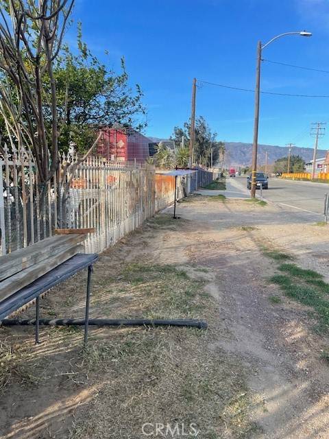 Fontana, CA 92335,8706 Mulberry AVE