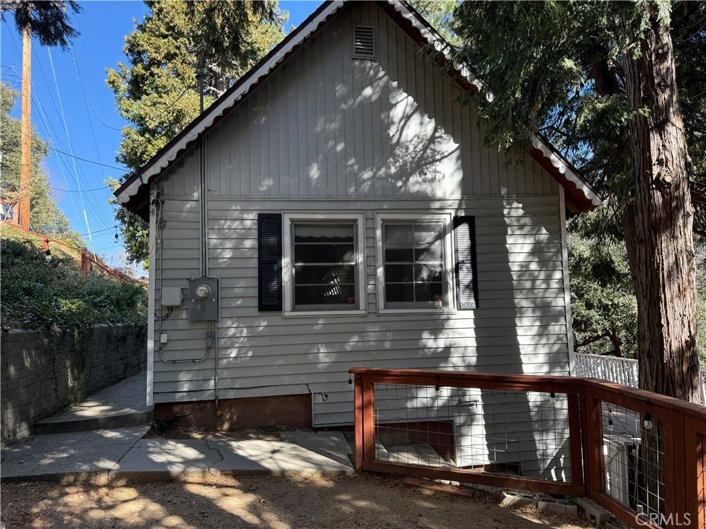 Crestline, CA 92325,431 Dunant DR