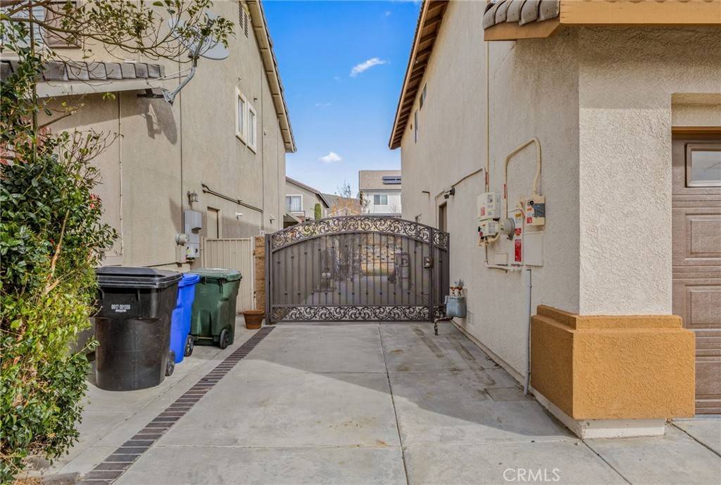 Fontana, CA 92336,14998 Mustang LN