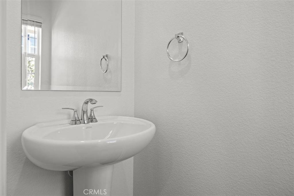 4003 E Carmel Privado Ontario, CA 91761