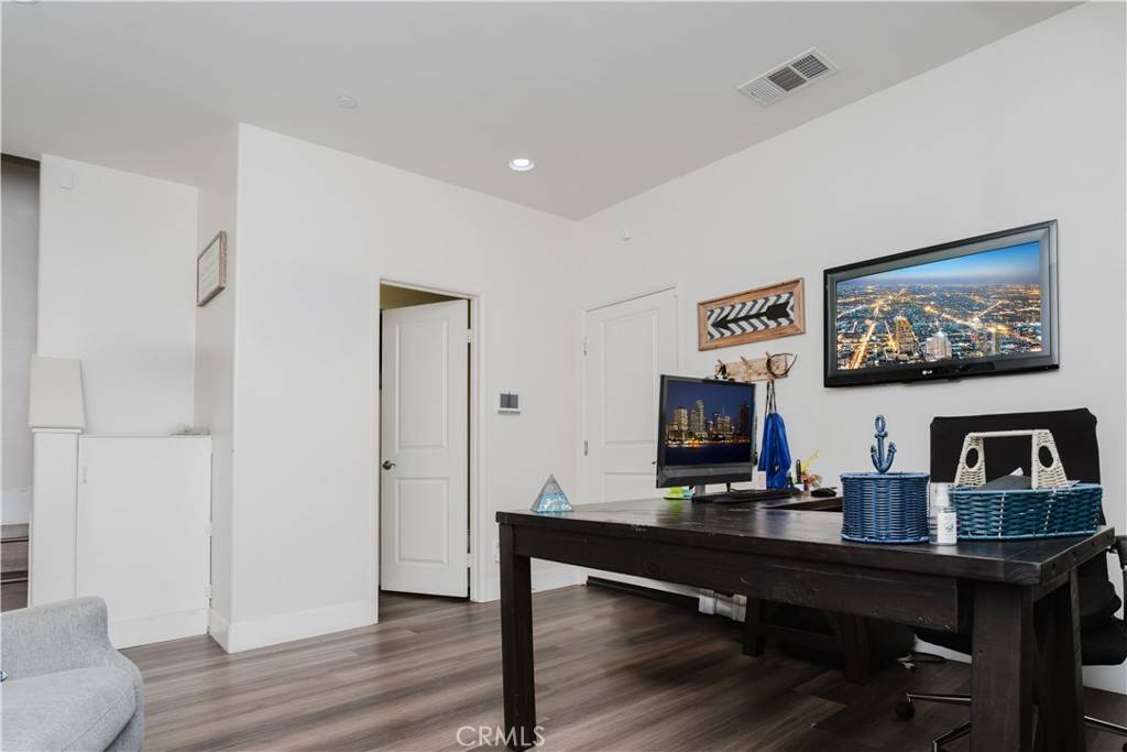 Eastvale, CA 91752,6327 Lyra RD