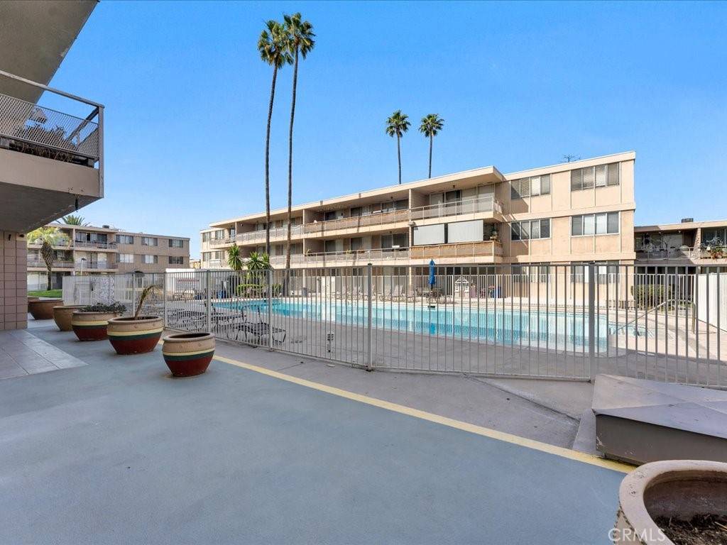 Riverside, CA 92506,6979 Palm CT #114D