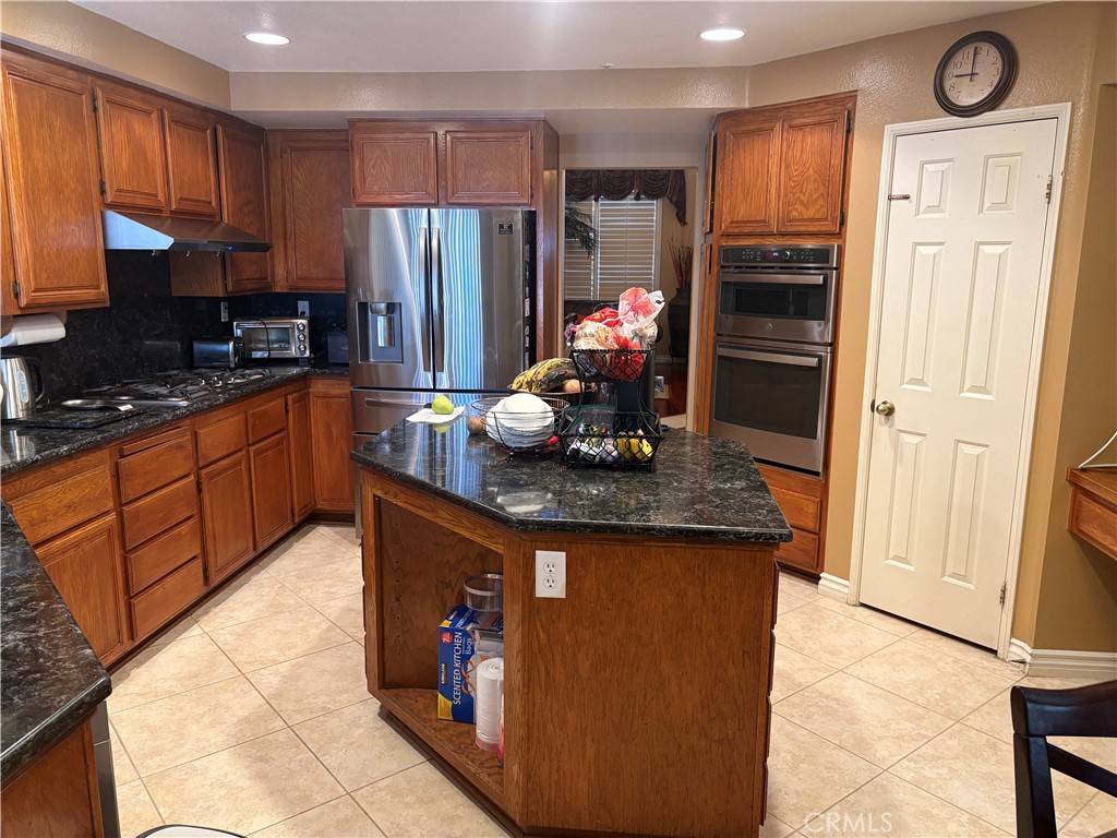 14181 Redondo CT Fontana, CA 92336