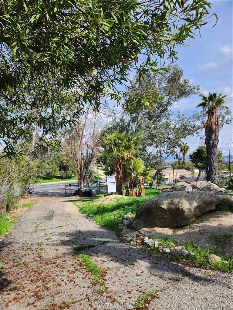Perris, CA 92570,300 Shawnee RD