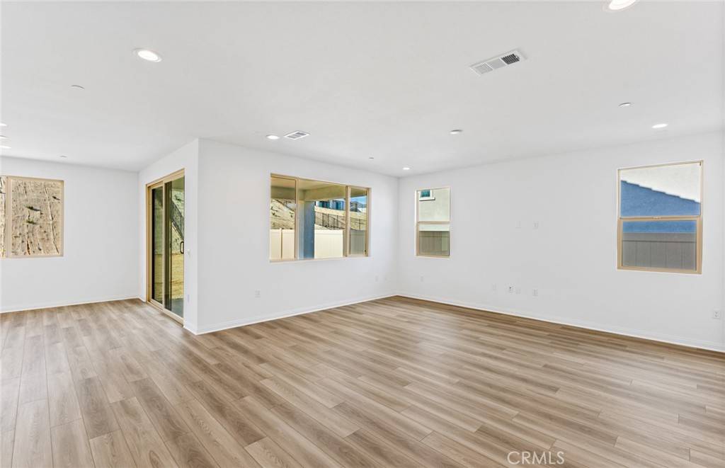 Lake Elsinore, CA 92530,4086 Madonna CIR