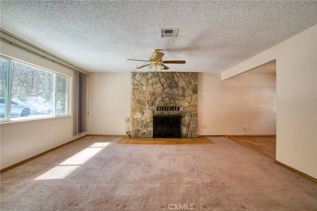32220 Mohan WAY Running Springs, CA 92382