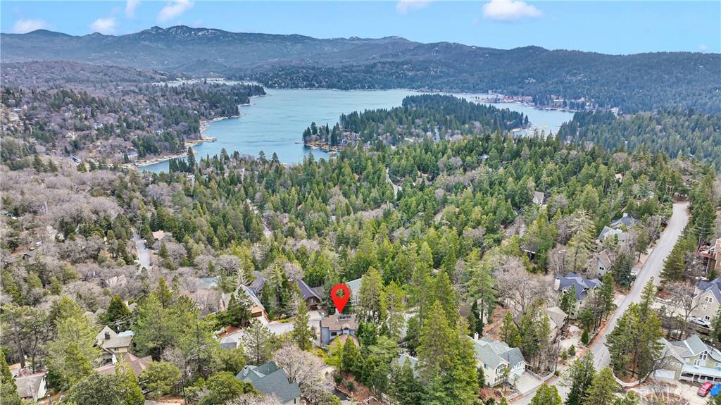 Lake Arrowhead, CA 92352,892 Nadelhorn DR