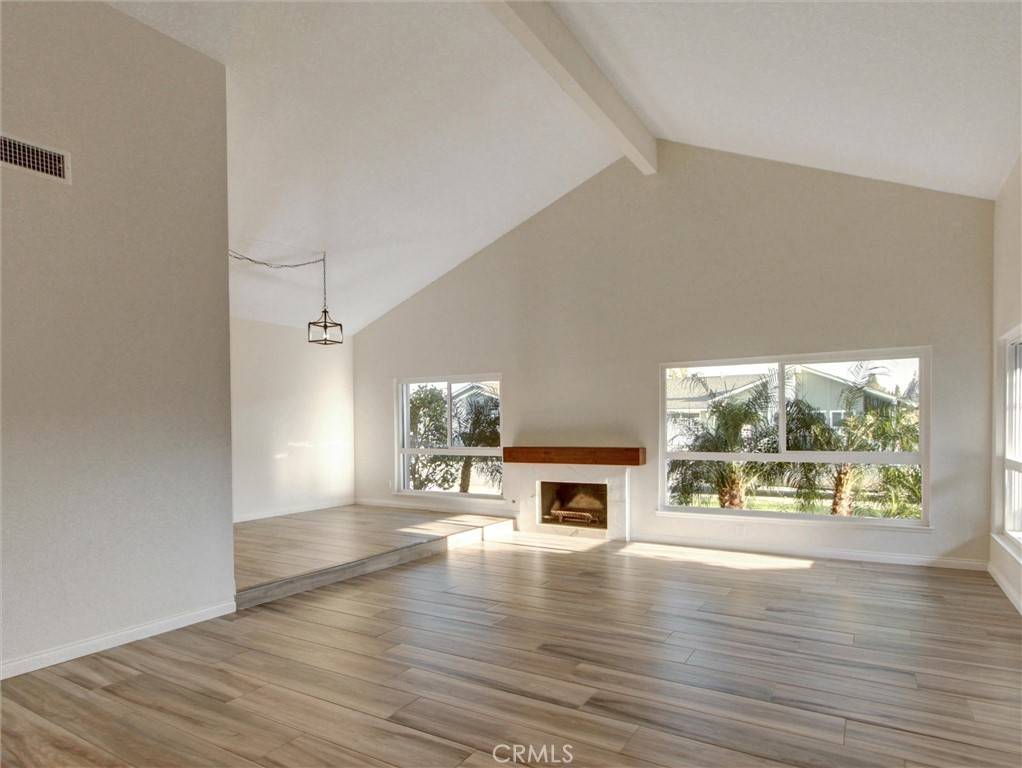 Costa Mesa, CA 92626,933 Carnation AVE