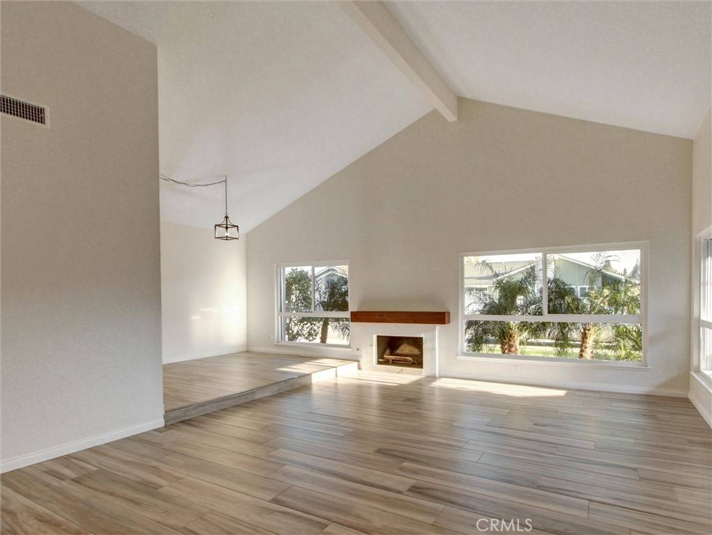 Costa Mesa, CA 92626,933 Carnation AVE