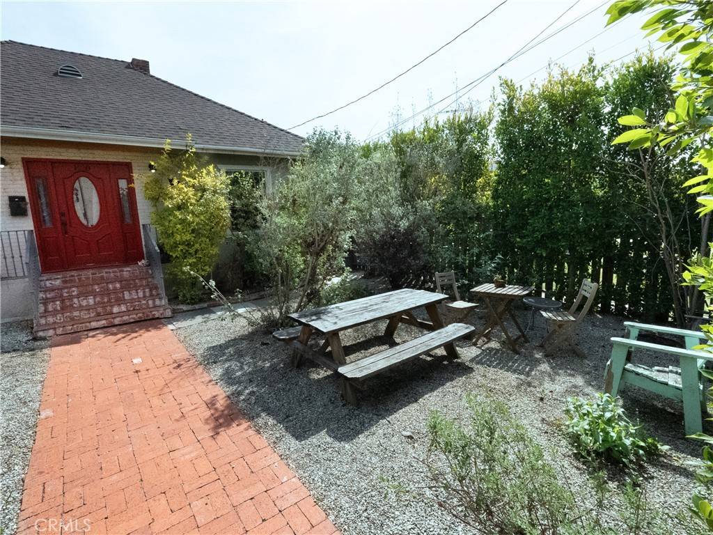 Los Angeles, CA 90027,1420 N Hoover ST