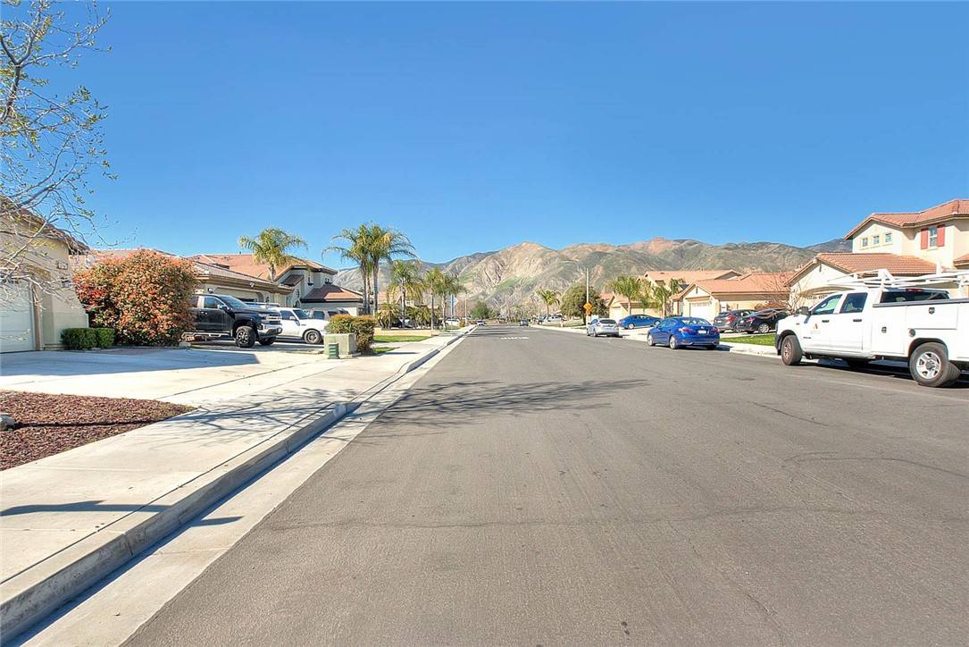 San Jacinto, CA 92583,611 Glory ST