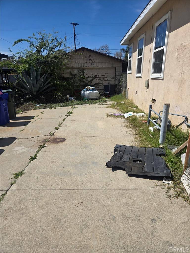 Rialto, CA 92376,328 N Date AVE
