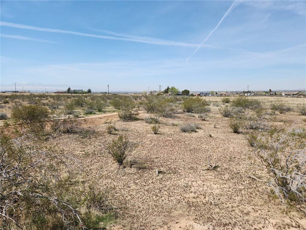 Apple Valley, CA 92308,0 Tujunga DR