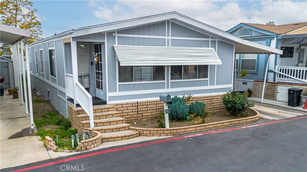 Fountain Valley, CA 92708,201 Road Runner LN