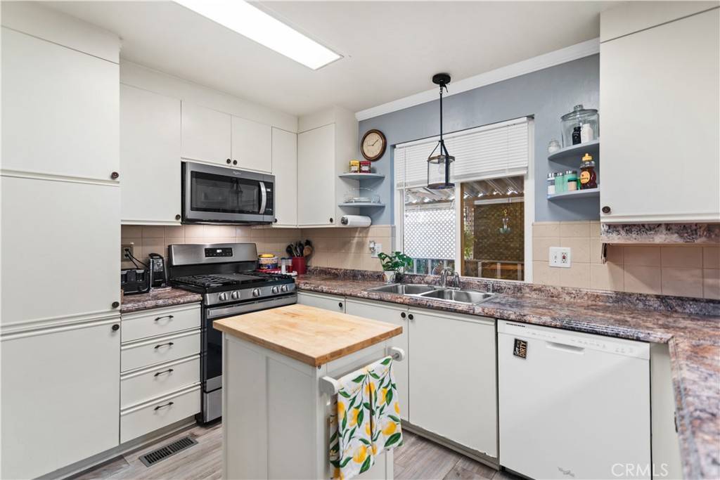 Hemet, CA 92543,1300 W Menlo #103