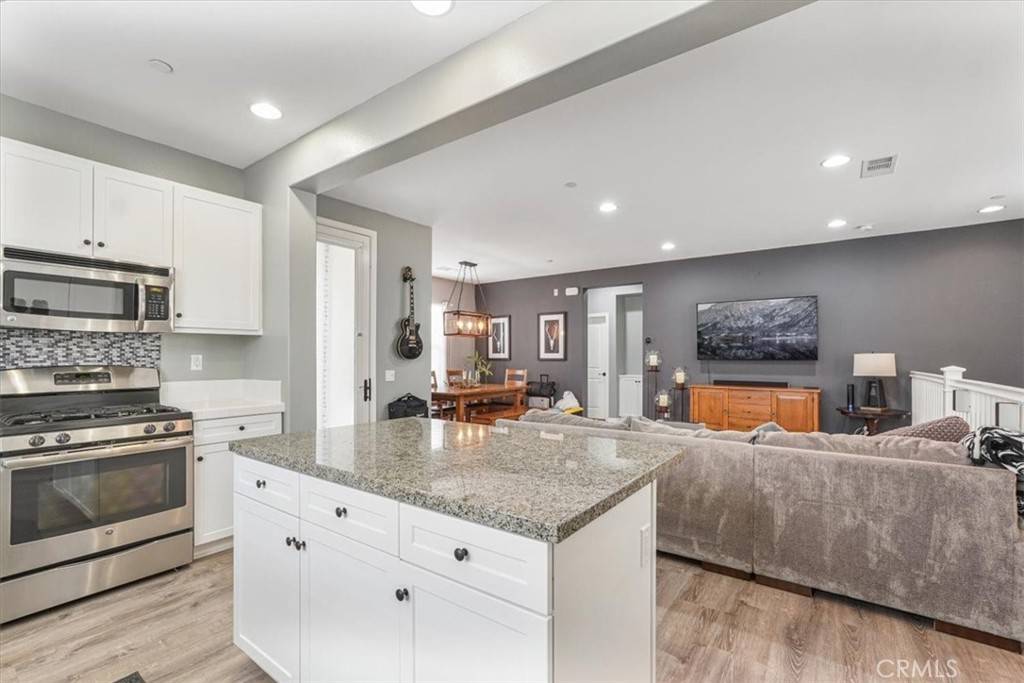Saugus, CA 91350,21848 Moveo DR