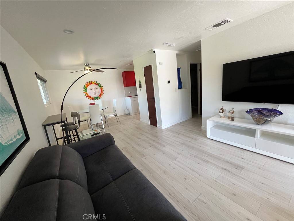 2812 N Auburn CT #201 Palm Springs, CA 92262