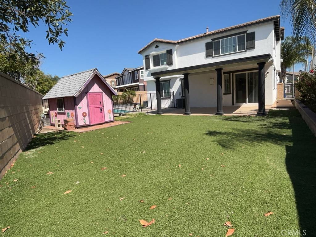 Fontana, CA 92336,7668 Grove WAY