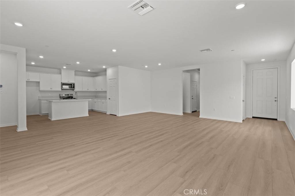 Lake Elsinore, CA 92530,4550 La Spezia LN