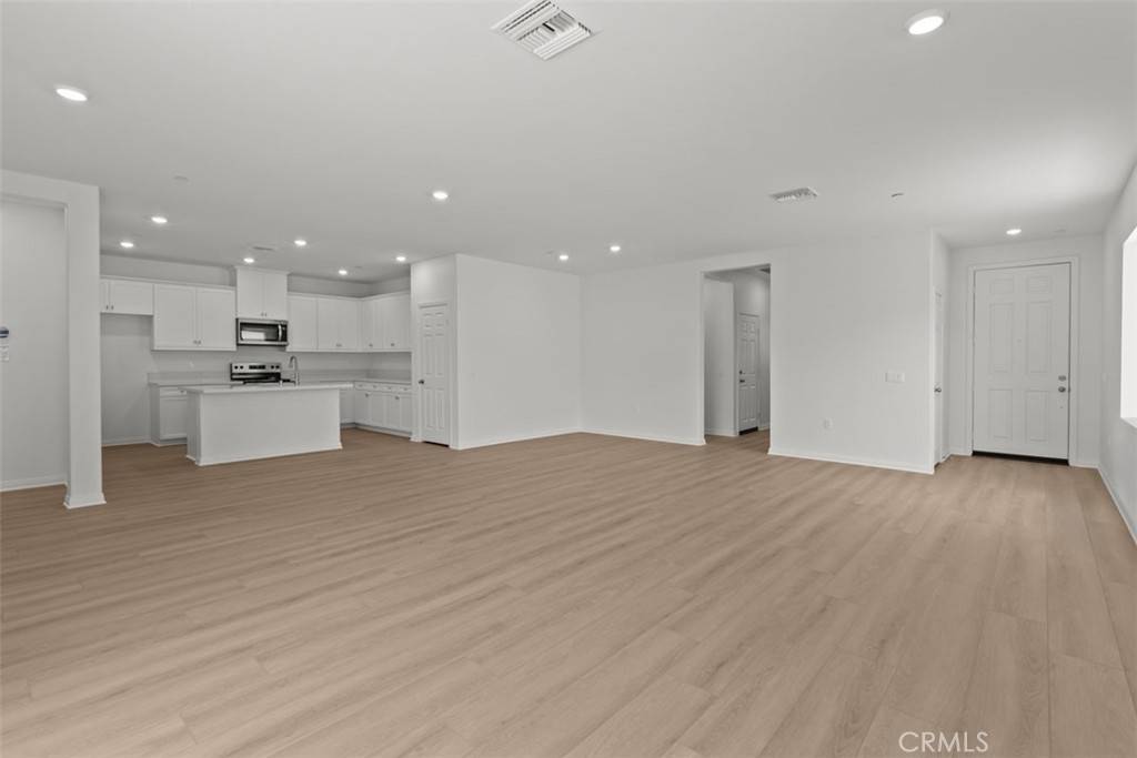 Lake Elsinore, CA 92530,4550 La Spezia LN