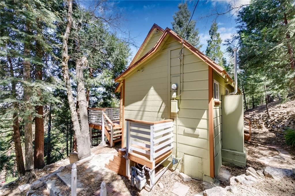 Crestline, CA 92325,24924 Huston DR