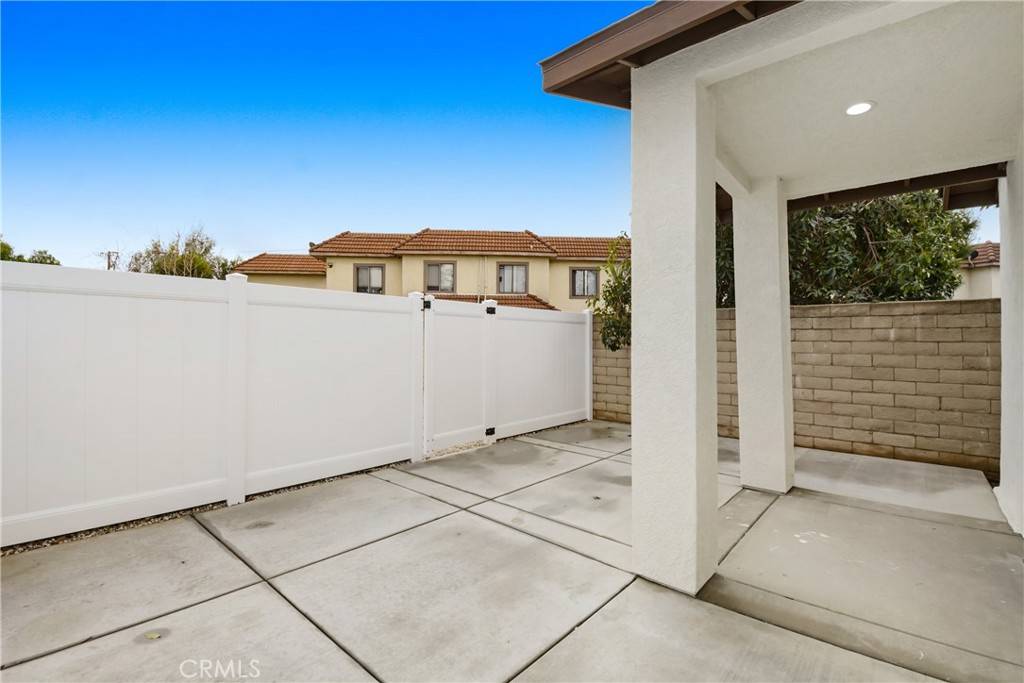 Fontana, CA 92335,16235 Merrill AVE #3