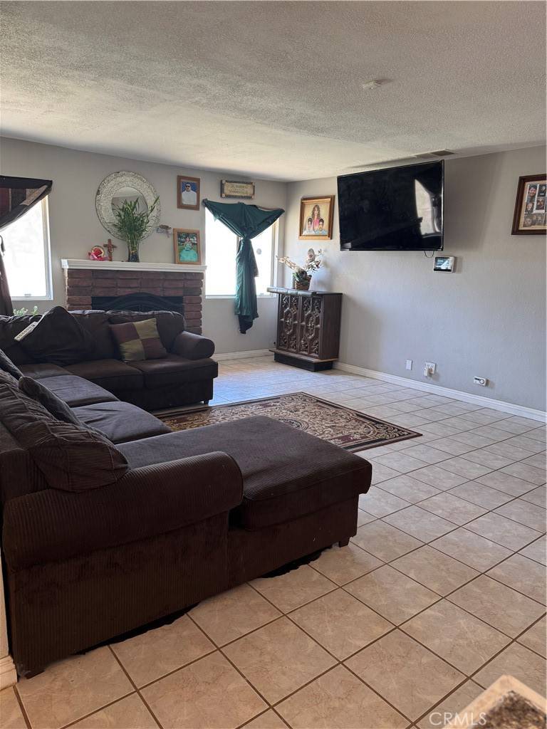 Hesperia, CA 92345,17665 Juniper ST