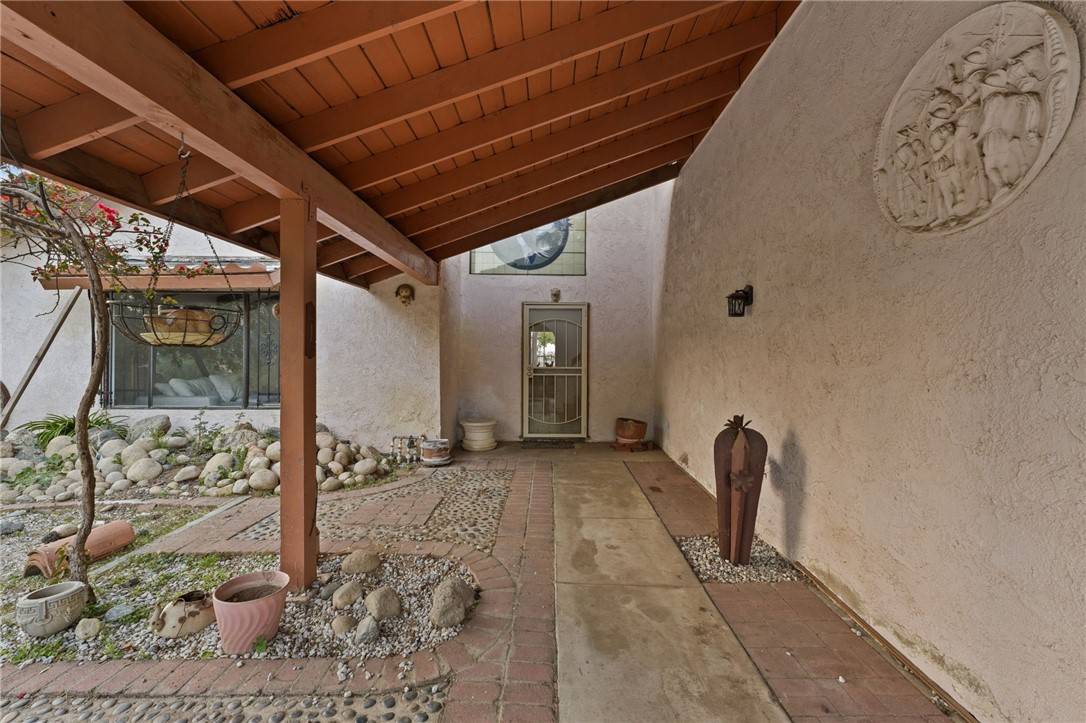 Moreno Valley, CA 92557,8900 Running Gun LN