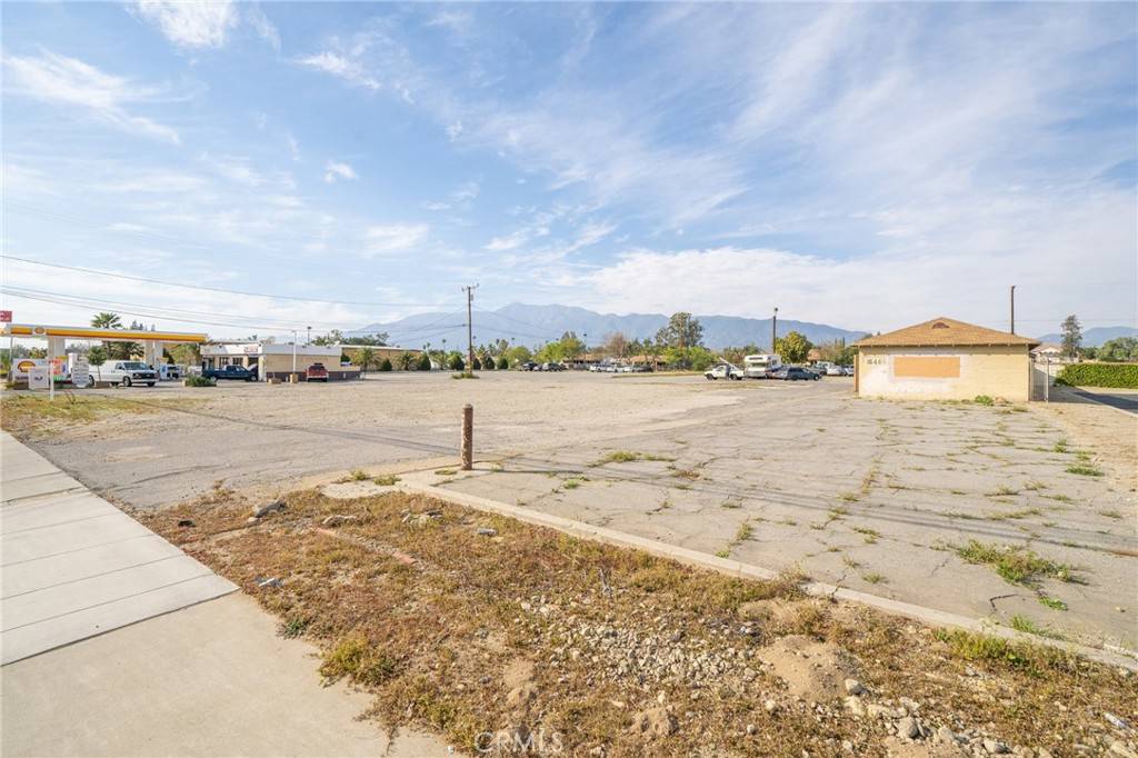 Fontana, CA 92335,16436 Foothill BLVD