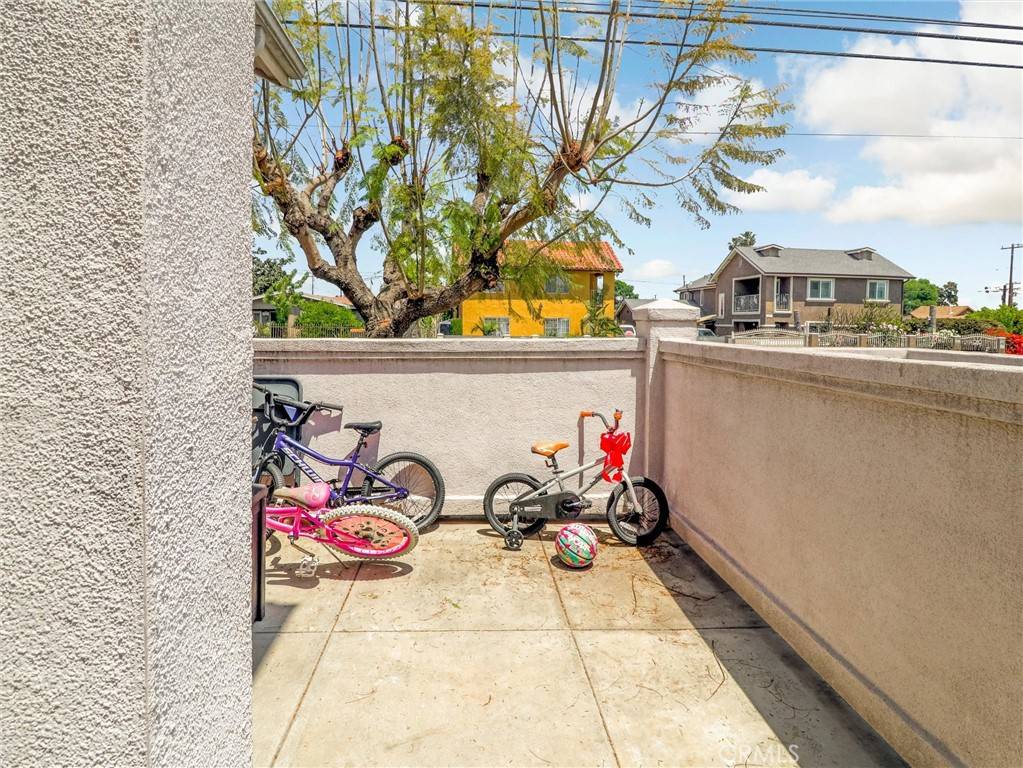 Compton, CA 90220,820 W Compton BLVD #5
