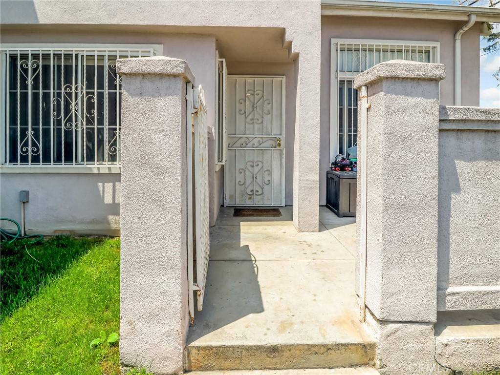 Compton, CA 90220,820 W Compton BLVD #5