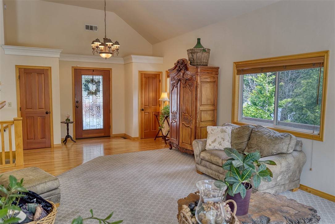 Lake Arrowhead, CA 92352,588 Pioneer RD