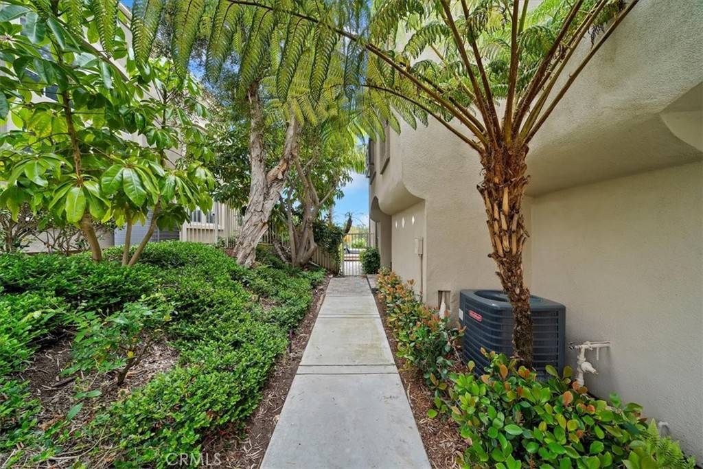 Carlsbad, CA 92011,1616 Cormorant DR