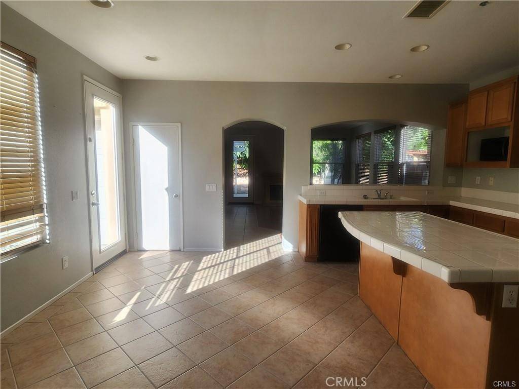 Fontana, CA 92336,5503 Martingale Way