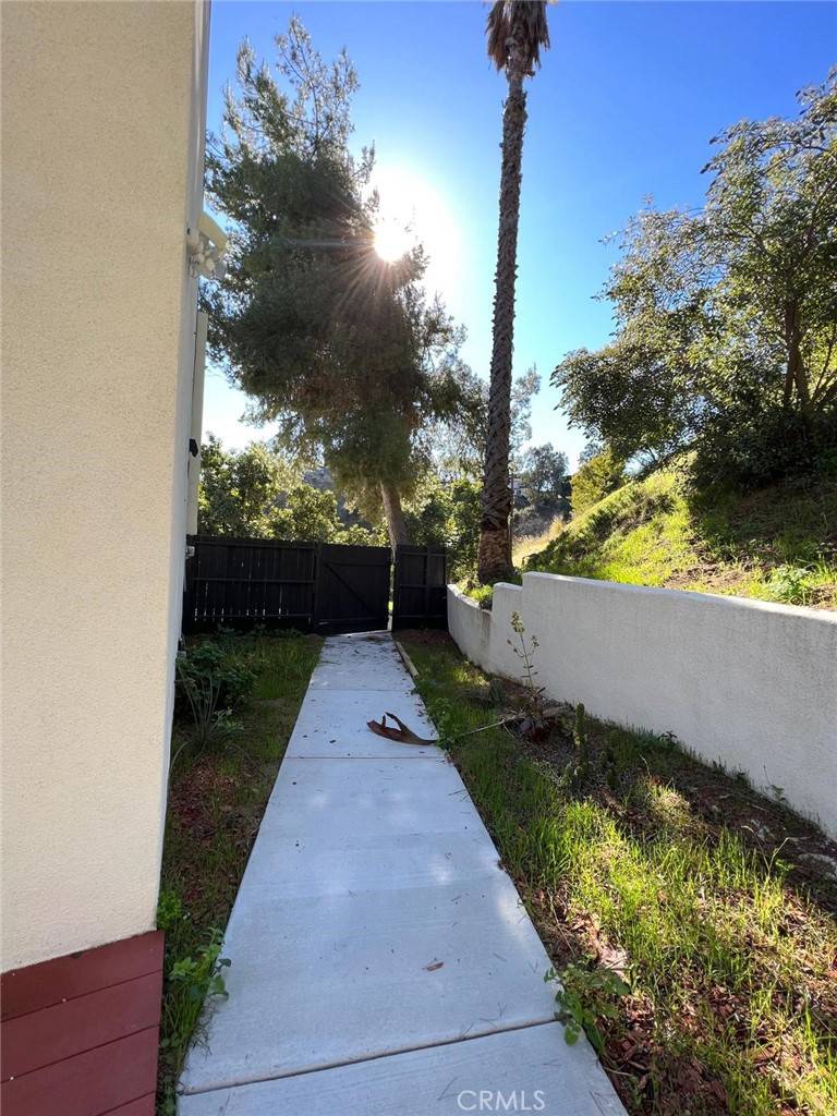 Los Angeles, CA 90046,8655 Appian WAY