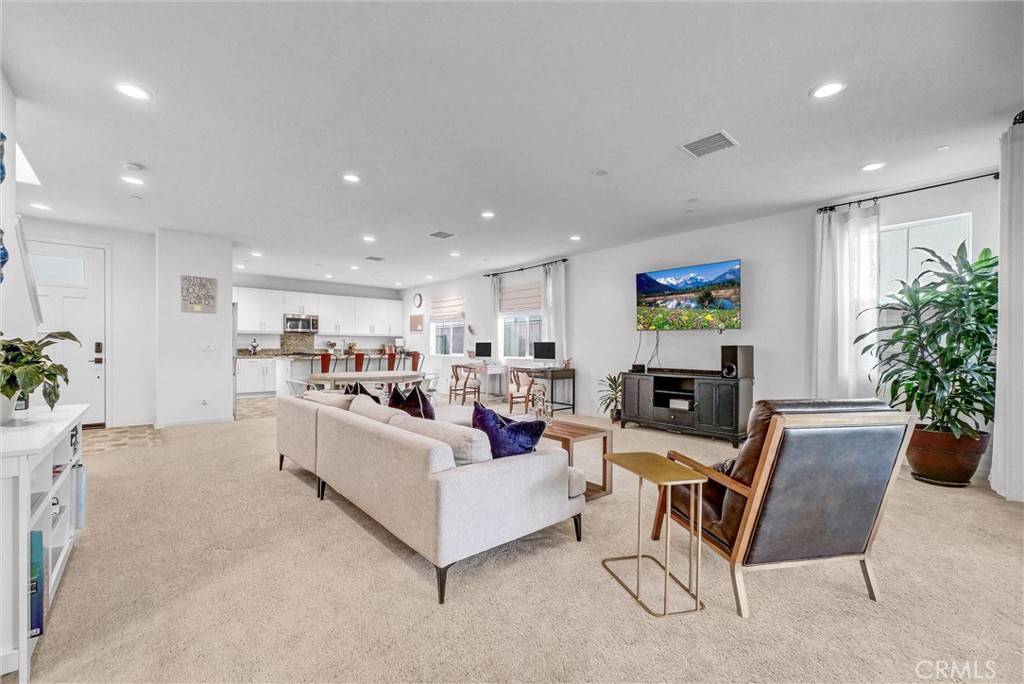 Fontana, CA 92336,6972 Calla Lily DR #4